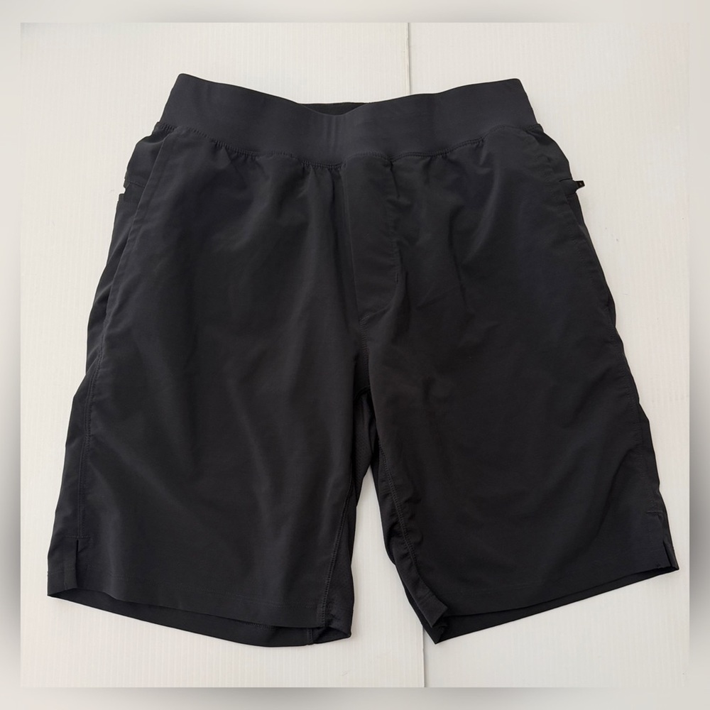 Fabletics Men's Black Performance Athletic Shorts w Liner - S